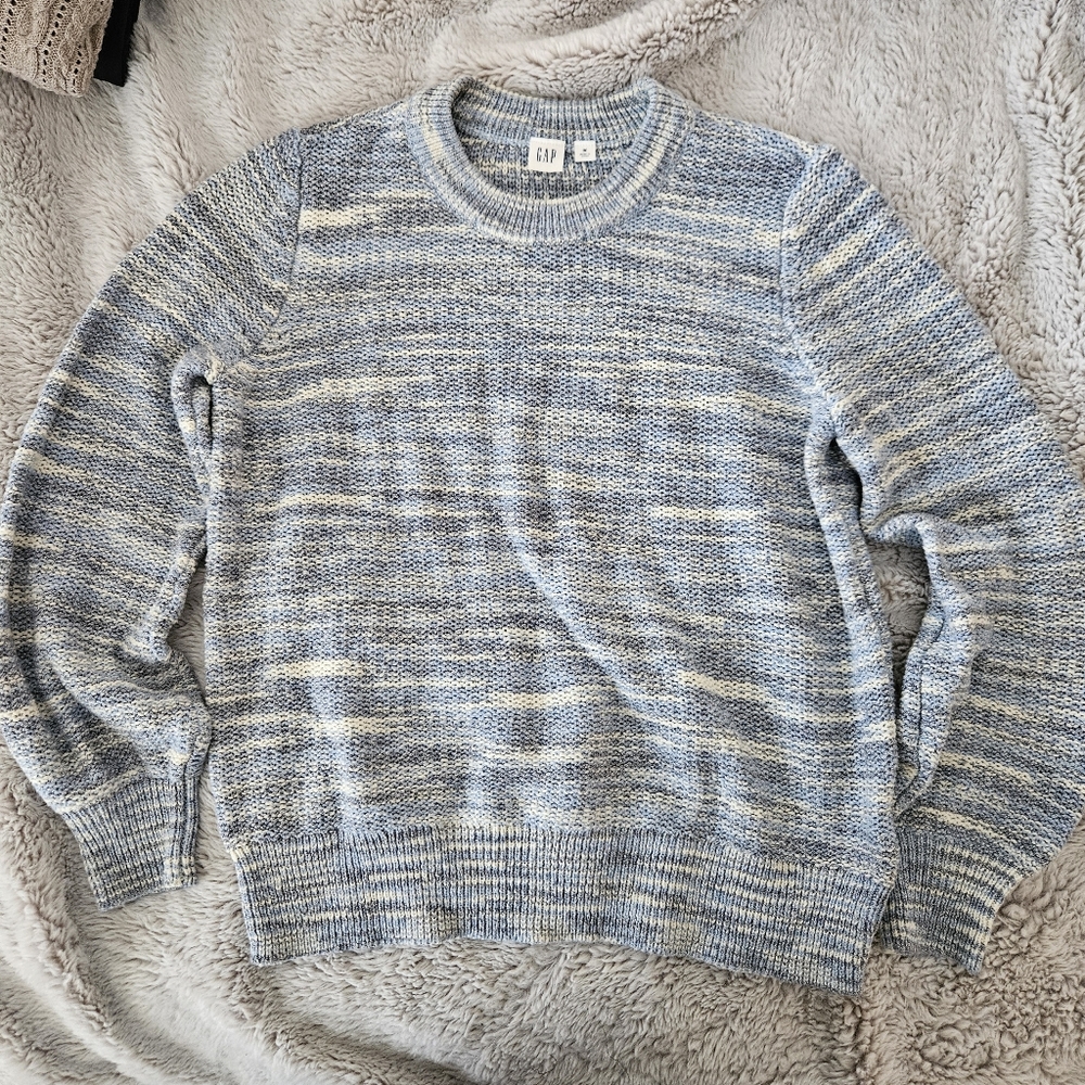 GAP sweater